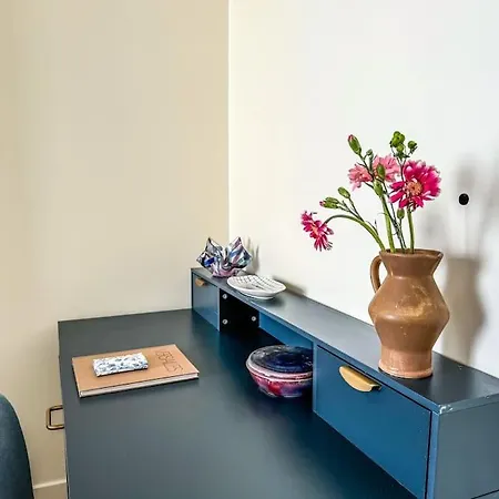 Chic Entre Histoire Et Modernite Apartment *