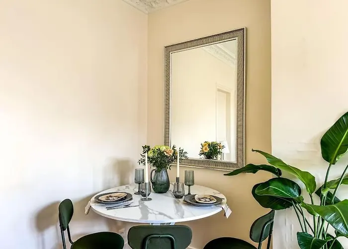 Chic Entre Histoire Et Modernite Apartament *